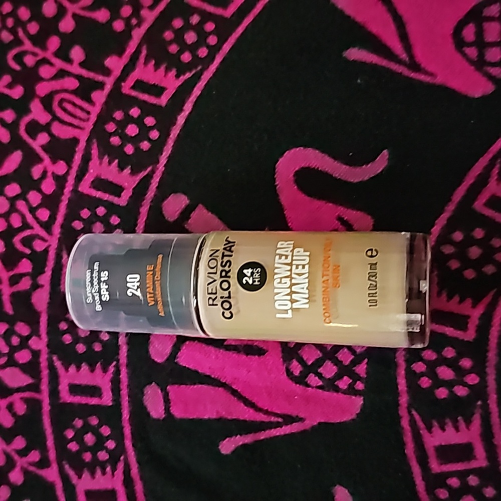 Revlon 24-hours Colorstay Foundation